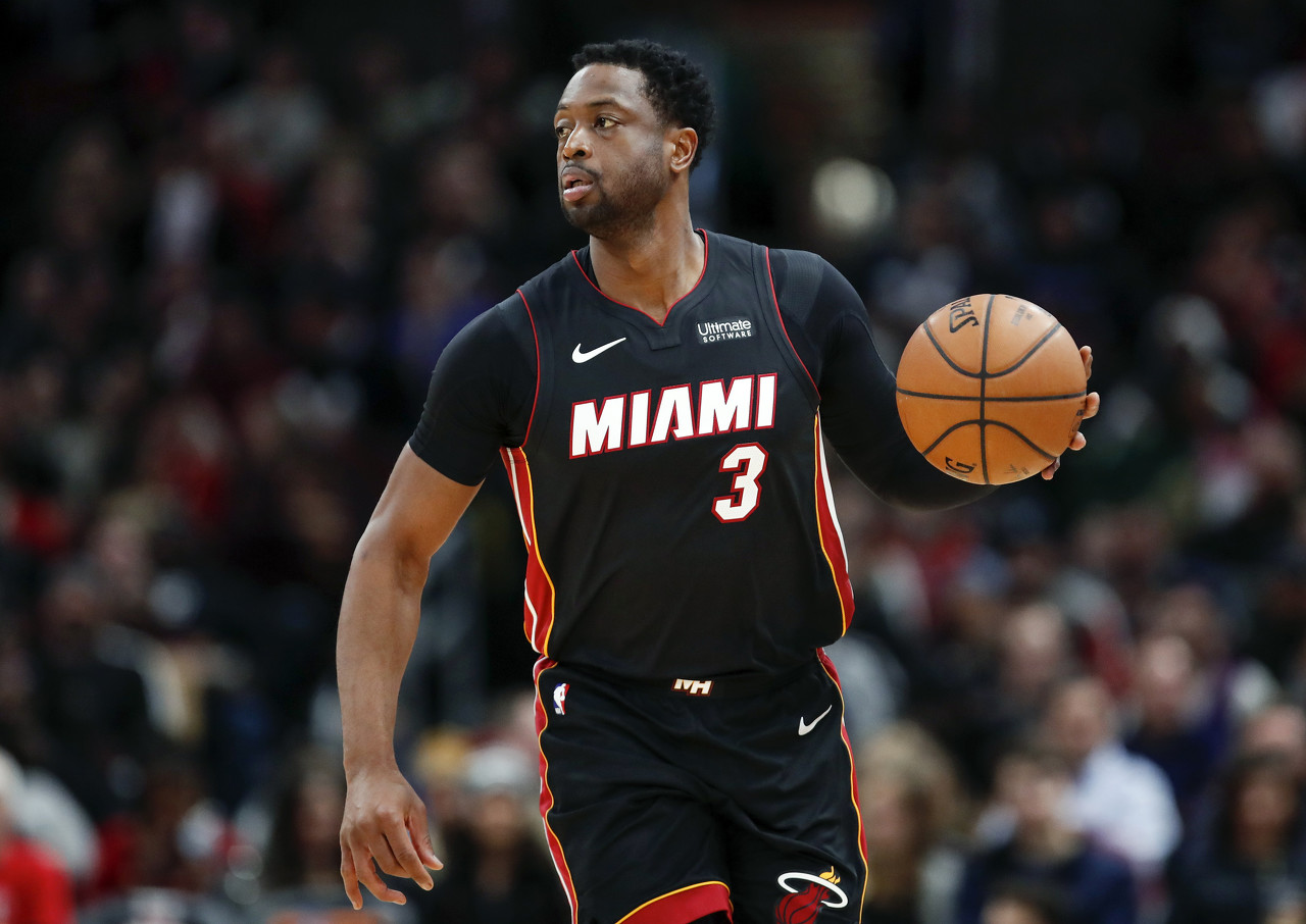 足球比分-2009年的今天:韦德30投17中&罚球15中14 爆砍50分5板5助